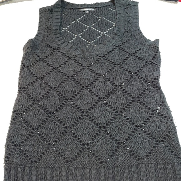 Black Express sweater vest with crochet pattern - Picture 2 of 7